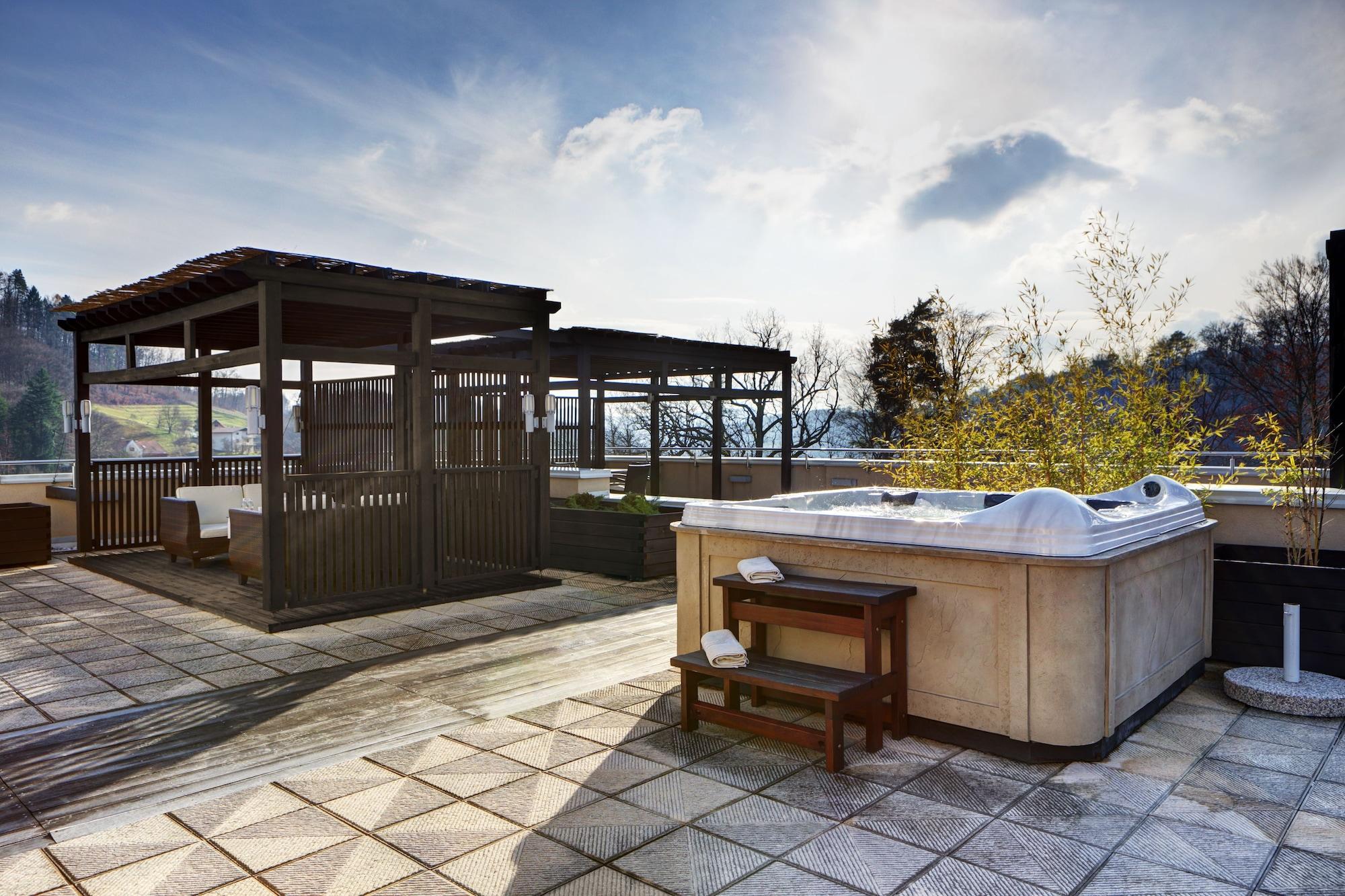 Hotel Aleksander Medical & Spa 로가스카슬라티나 외부 사진