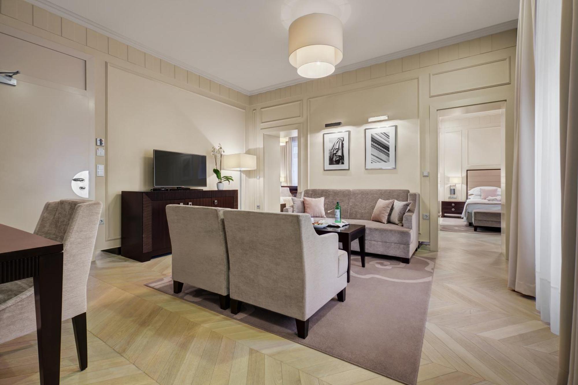 Hotel Aleksander Medical & Spa 로가스카슬라티나 객실 사진